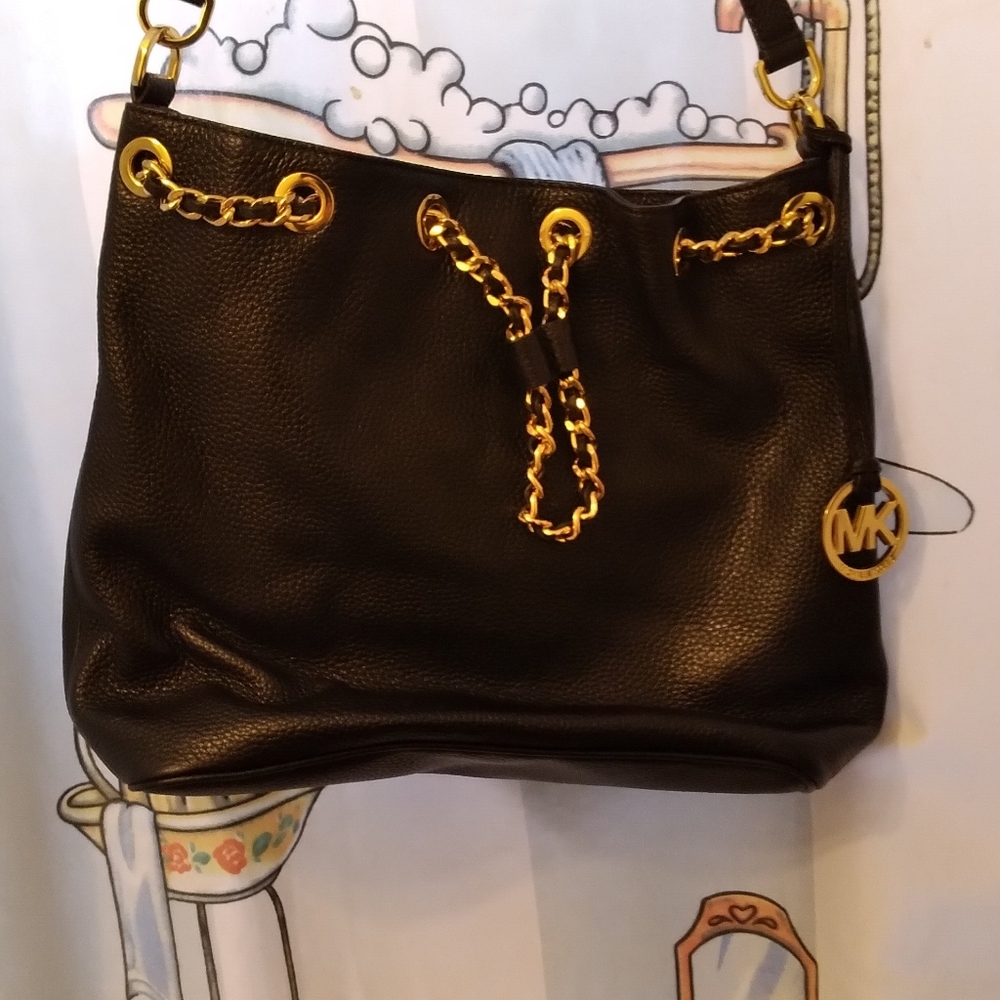 MK handbag medium no flaws. Mk interior and out.